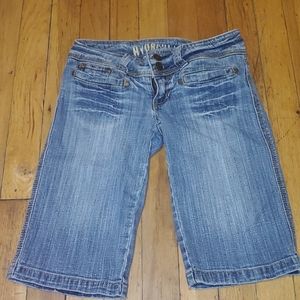 Women's Hydraulic bermuda jean shorts sz 1/2 💕🌷